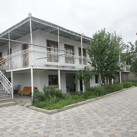 Guest House Nona クタイシ エクステリア 写真