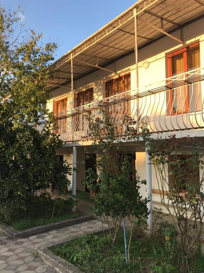 Guest House Nona クタイシ エクステリア 写真