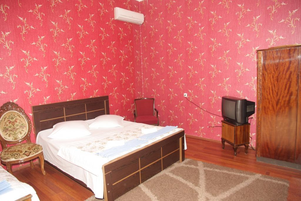 Guest House Nona クタイシ エクステリア 写真