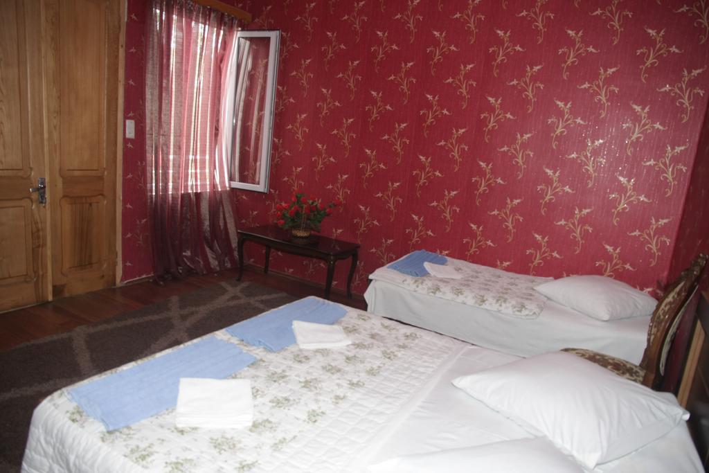 Guest House Nona クタイシ エクステリア 写真