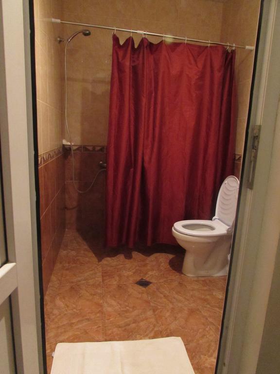 Guest House Nona クタイシ エクステリア 写真