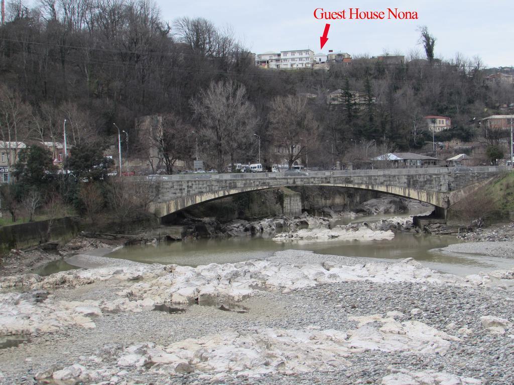 Guest House Nona クタイシ エクステリア 写真
