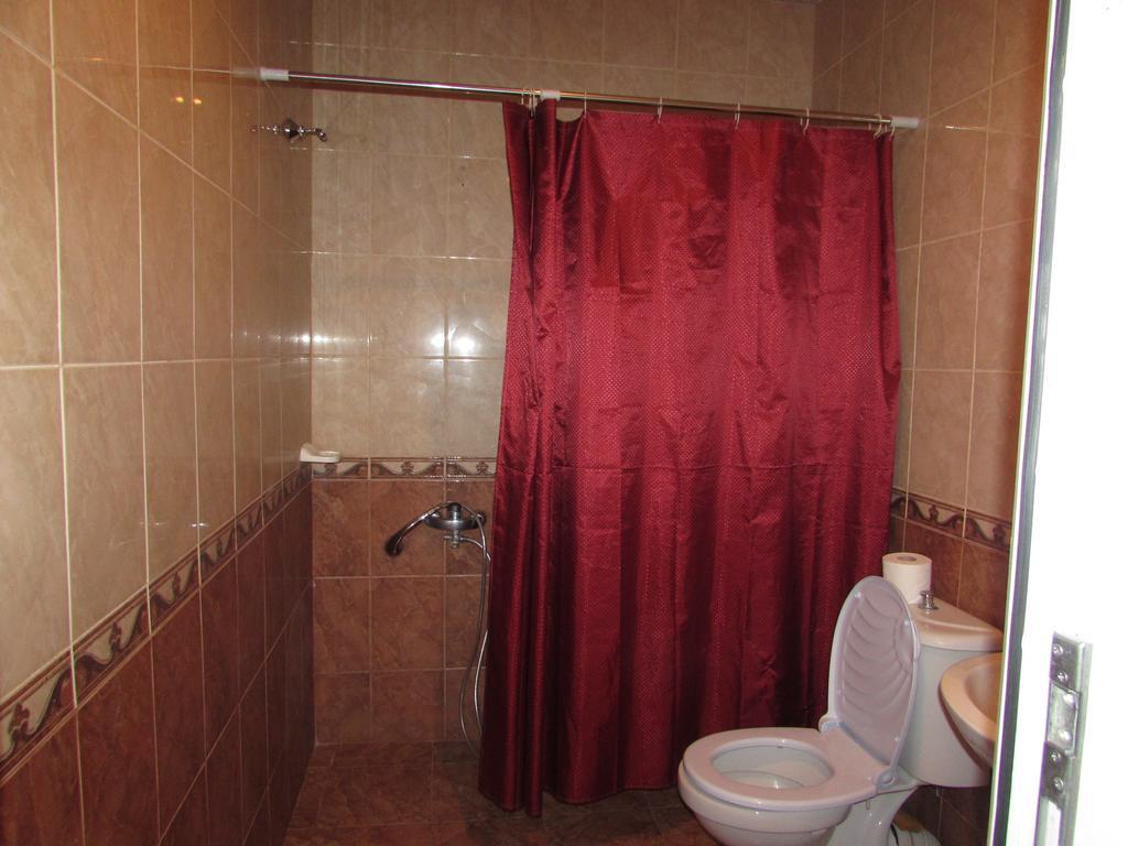 Guest House Nona クタイシ エクステリア 写真
