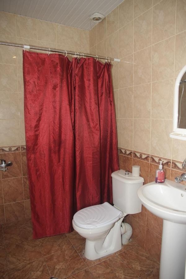 Guest House Nona クタイシ エクステリア 写真