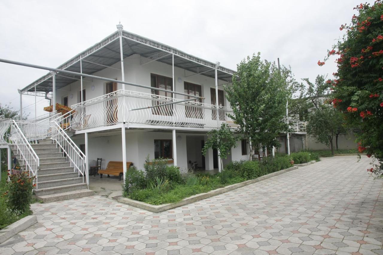 Guest House Nona クタイシ エクステリア 写真